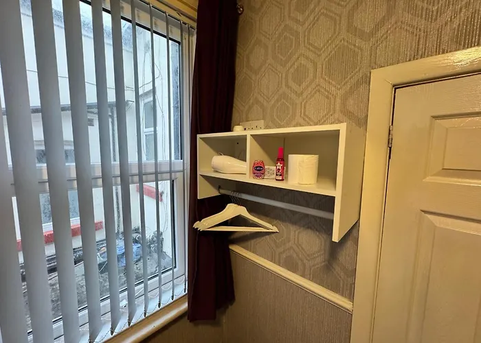 B&B Runway Blackpool - Minutes From Winter Gardens - Dog Friendly - Exceptionally Quiet - Very Close H&A Social Club (Adults Only)